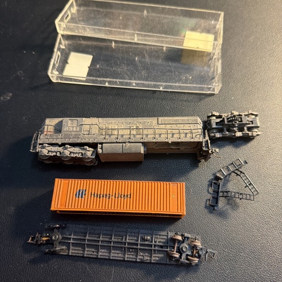HO Scale Model Train Locomotive And Flatcar With Hapag Lloyd Shipping Container